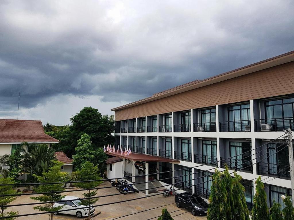 Pornsiri Hotel Sisaket Esterno foto