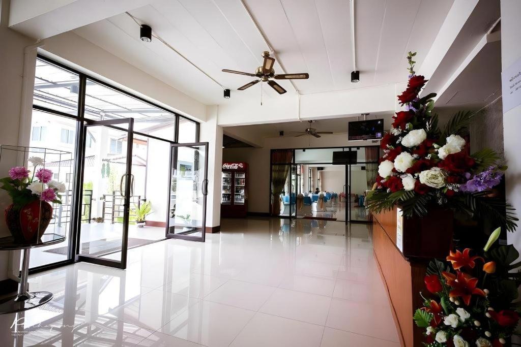 Pornsiri Hotel Sisaket Esterno foto