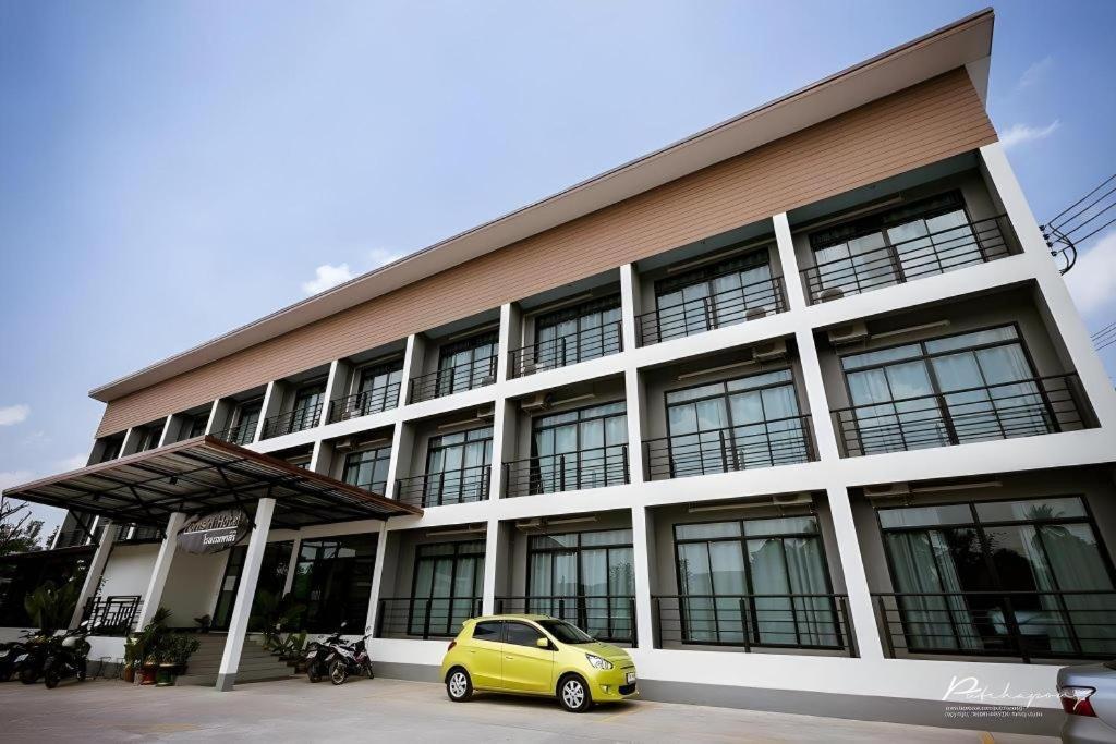 Pornsiri Hotel Sisaket Esterno foto