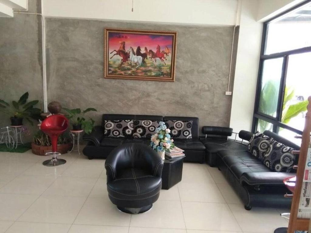 Pornsiri Hotel Sisaket Esterno foto