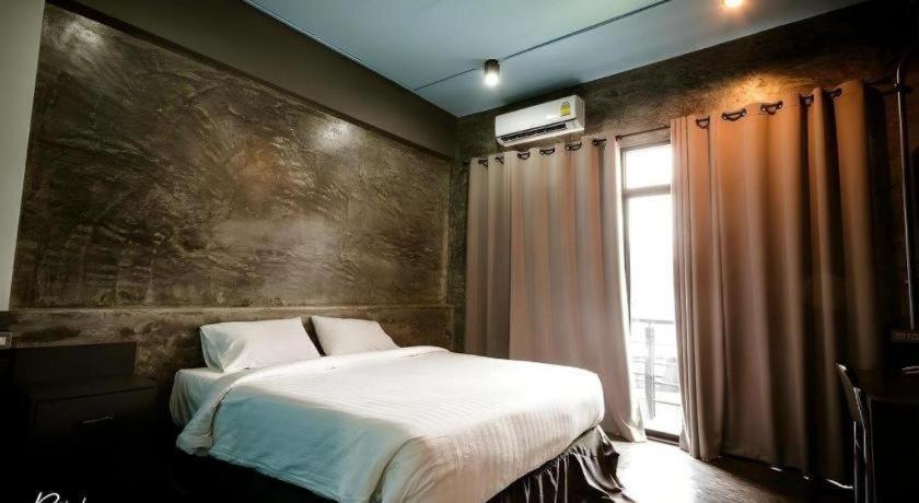 Pornsiri Hotel Sisaket Esterno foto
