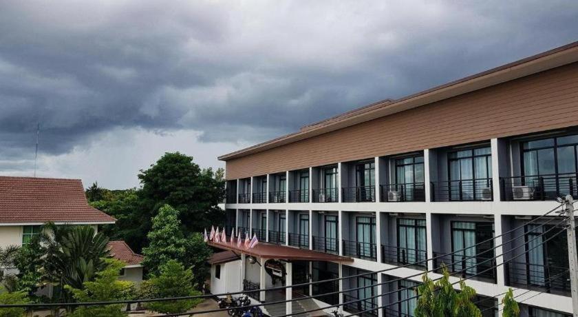 Pornsiri Hotel Sisaket Esterno foto