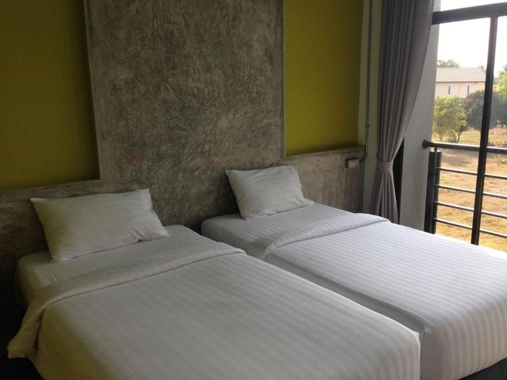 Pornsiri Hotel Sisaket Esterno foto