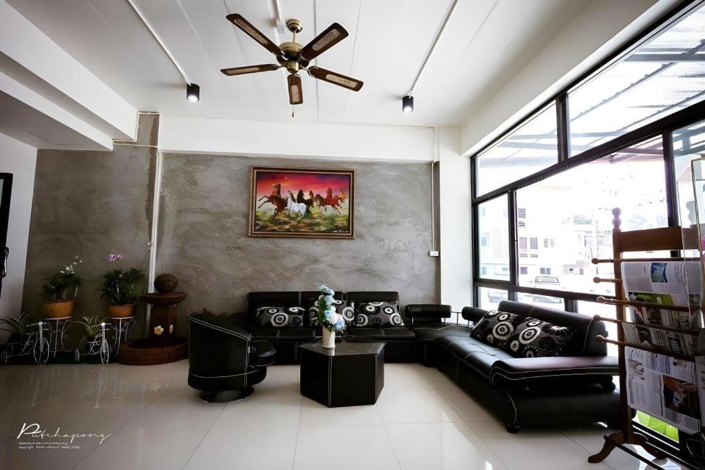 Pornsiri Hotel Sisaket Esterno foto